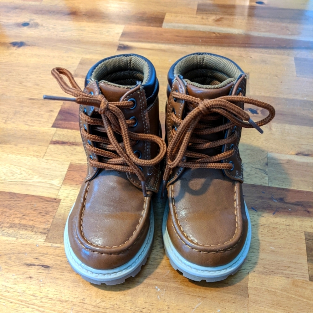 Toddler size 5 leather lace-up boots